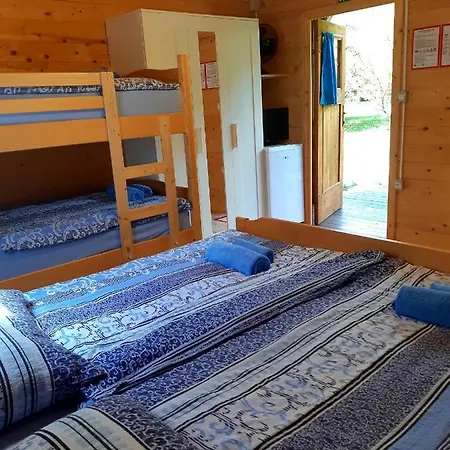Socaland Glamping مكان تخييم *