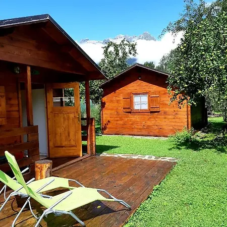 Socaland Glamping مكان تخييم *